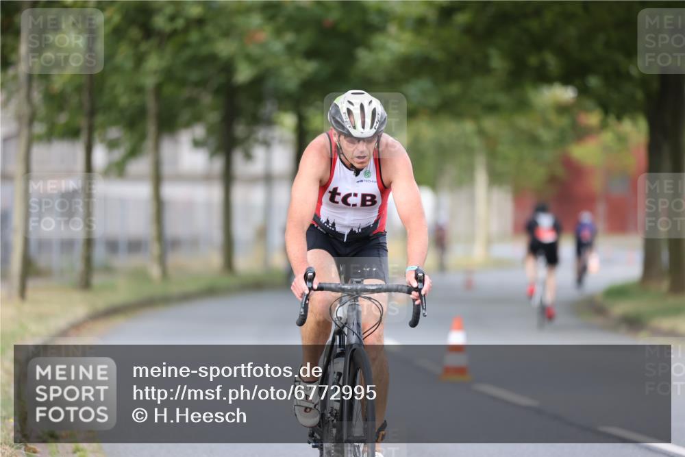 11.08.2024 - GEWOBA Citytriathlon Bremen H.Heesch http://msf.ph/oto/6772995 11.08.2024 11:39:45 Radfahren 807, 820, 823, 878 meine-sportfotos.de