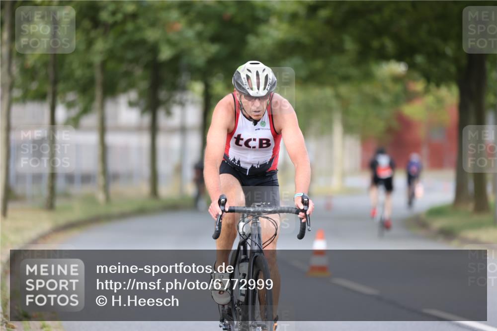 11.08.2024 - GEWOBA Citytriathlon Bremen H.Heesch http://msf.ph/oto/6772999 11.08.2024 11:39:45 Radfahren 807, 820, 823, 878 meine-sportfotos.de