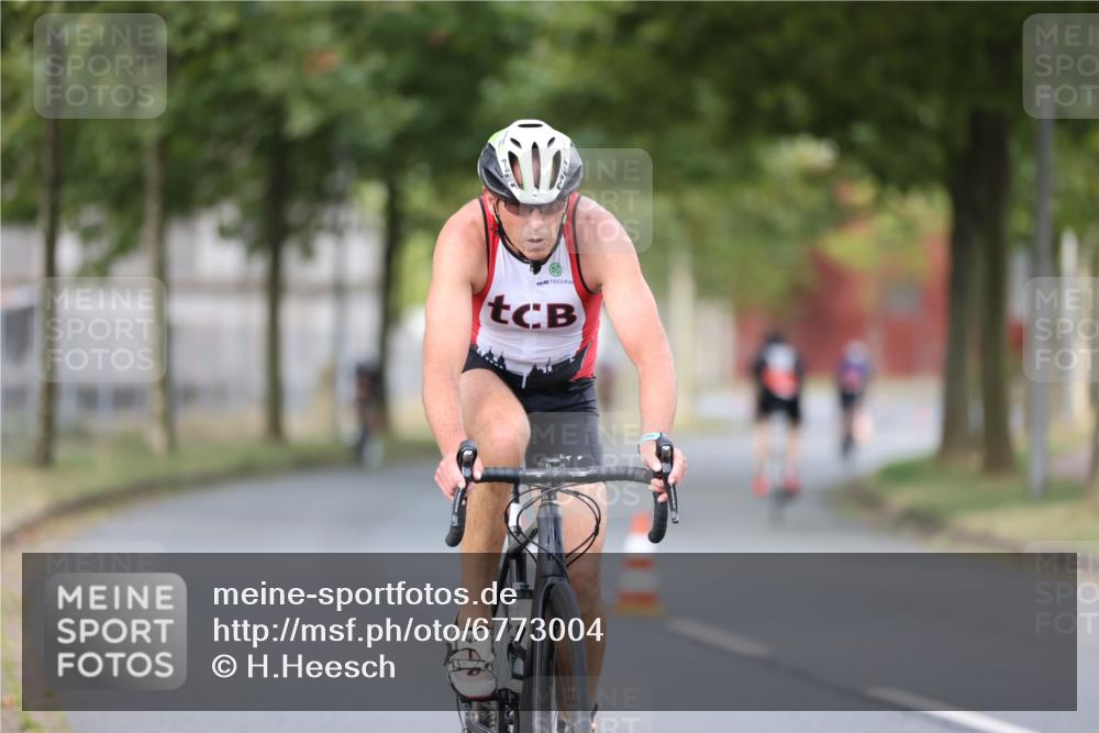 11.08.2024 - GEWOBA Citytriathlon Bremen H.Heesch http://msf.ph/oto/6773004 11.08.2024 11:39:46 Radfahren 807, 820, 823, 878 meine-sportfotos.de