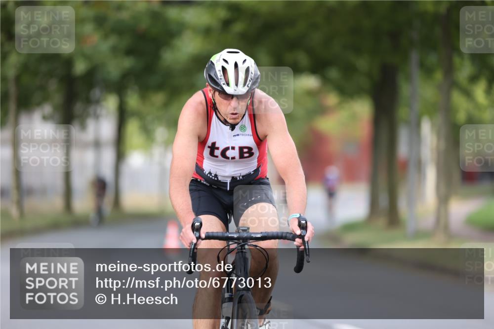 11.08.2024 - GEWOBA Citytriathlon Bremen H.Heesch http://msf.ph/oto/6773013 11.08.2024 11:39:46 Radfahren 807, 820, 823, 878 meine-sportfotos.de