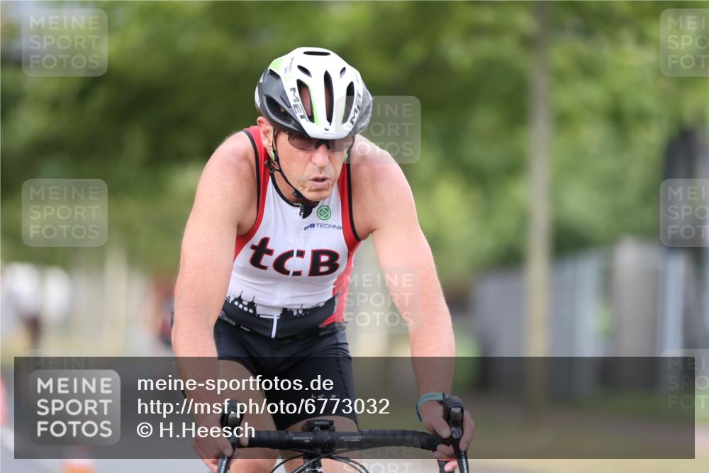 11.08.2024 - GEWOBA Citytriathlon Bremen H.Heesch http://msf.ph/oto/6773032 11.08.2024 11:39:46 Radfahren 807, 820, 823, 878 meine-sportfotos.de