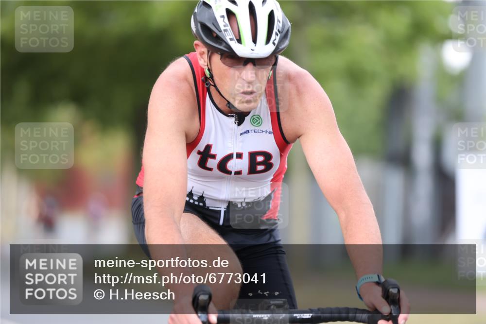 11.08.2024 - GEWOBA Citytriathlon Bremen H.Heesch http://msf.ph/oto/6773041 11.08.2024 11:39:46 Radfahren 807, 820, 823, 878 meine-sportfotos.de
