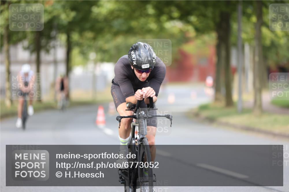 11.08.2024 - GEWOBA Citytriathlon Bremen H.Heesch http://msf.ph/oto/6773052 11.08.2024 11:39:51 Radfahren 807, 820, 878 meine-sportfotos.de
