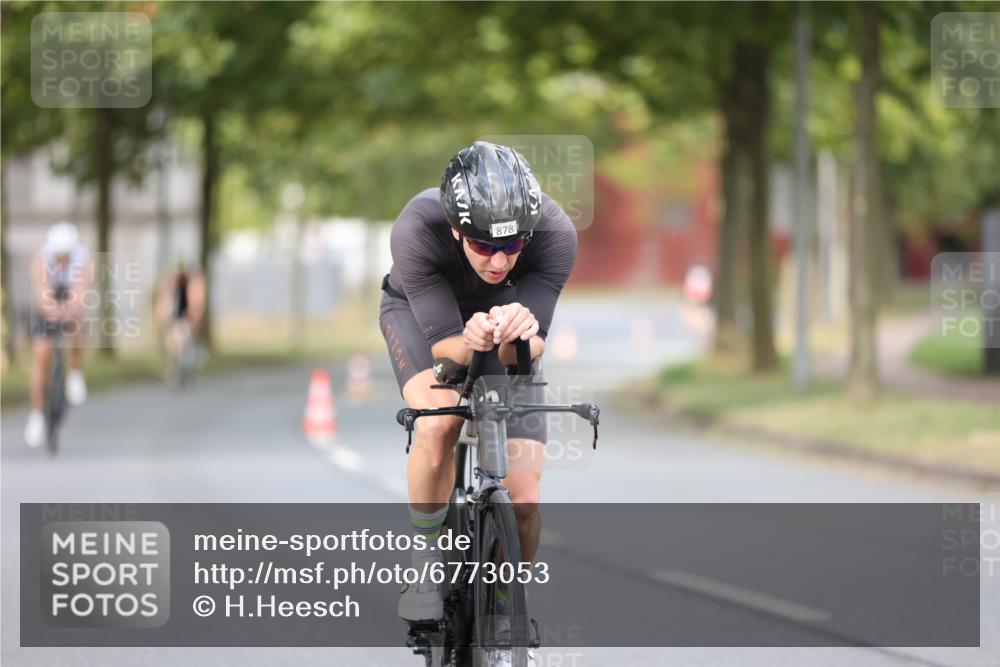 11.08.2024 - GEWOBA Citytriathlon Bremen H.Heesch http://msf.ph/oto/6773053 11.08.2024 11:39:51 Radfahren 807, 820, 878 meine-sportfotos.de