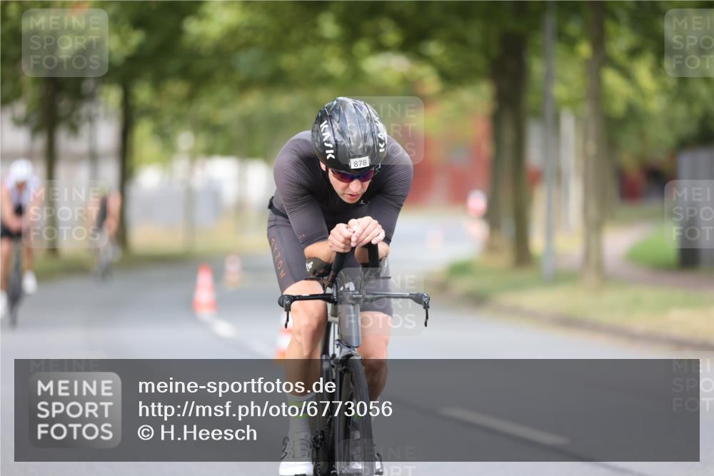 11.08.2024 - GEWOBA Citytriathlon Bremen H.Heesch http://msf.ph/oto/6773056 11.08.2024 11:39:51 Radfahren 807, 820, 878 meine-sportfotos.de