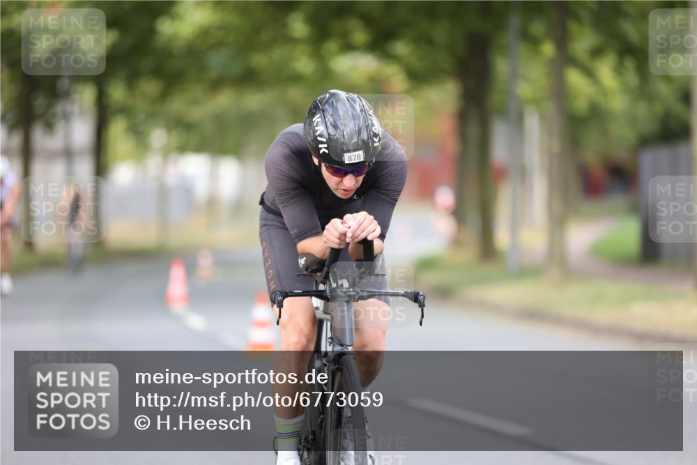 11.08.2024 - GEWOBA Citytriathlon Bremen H.Heesch http://msf.ph/oto/6773059 11.08.2024 11:39:51 Radfahren 807, 820, 878 meine-sportfotos.de