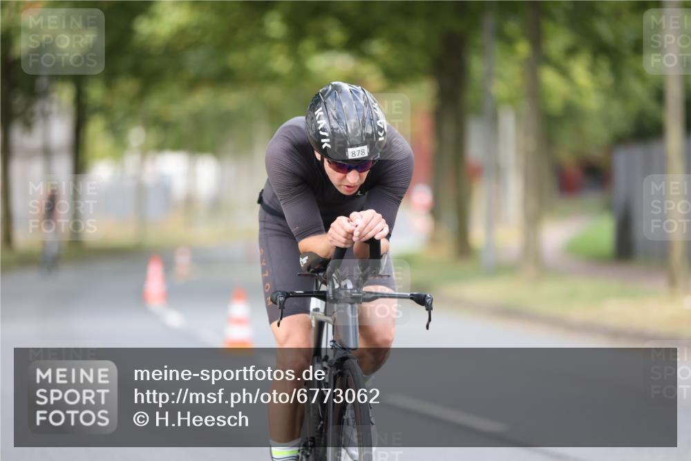 11.08.2024 - GEWOBA Citytriathlon Bremen H.Heesch http://msf.ph/oto/6773062 11.08.2024 11:39:51 Radfahren 807, 820, 878 meine-sportfotos.de