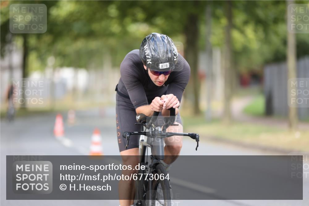 11.08.2024 - GEWOBA Citytriathlon Bremen H.Heesch http://msf.ph/oto/6773064 11.08.2024 11:39:51 Radfahren 807, 820, 878 meine-sportfotos.de