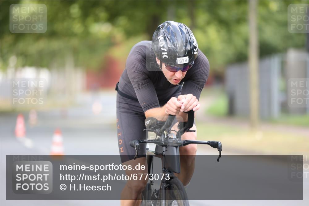 11.08.2024 - GEWOBA Citytriathlon Bremen H.Heesch http://msf.ph/oto/6773073 11.08.2024 11:39:52 Radfahren 807, 820, 878 meine-sportfotos.de