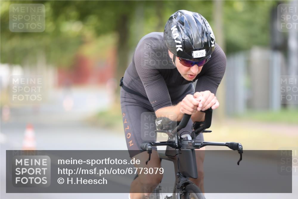 11.08.2024 - GEWOBA Citytriathlon Bremen H.Heesch http://msf.ph/oto/6773079 11.08.2024 11:39:52 Radfahren 807, 820, 878 meine-sportfotos.de
