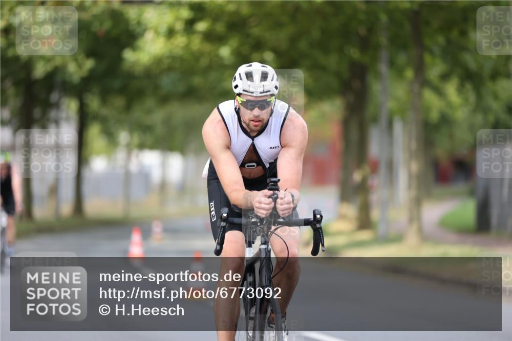 11.08.2024 - GEWOBA Citytriathlon Bremen H.Heesch http://msf.ph/oto/6773092 11.08.2024 11:39:54 Radfahren 744, 807, 820, 878 meine-sportfotos.de