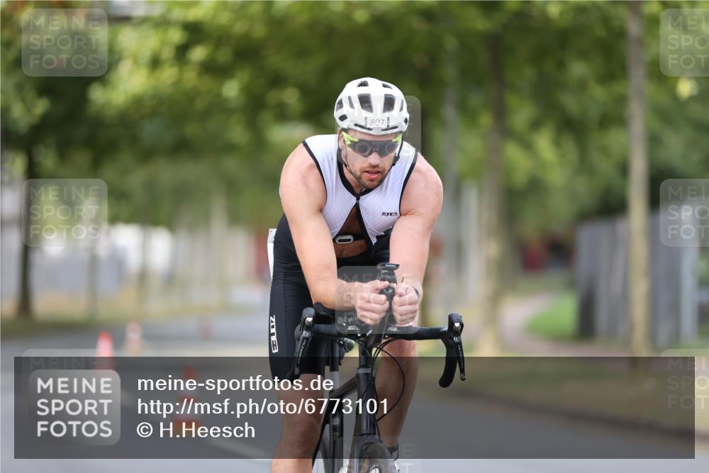 11.08.2024 - GEWOBA Citytriathlon Bremen H.Heesch http://msf.ph/oto/6773101 11.08.2024 11:39:54 Radfahren 744, 807, 820, 878 meine-sportfotos.de