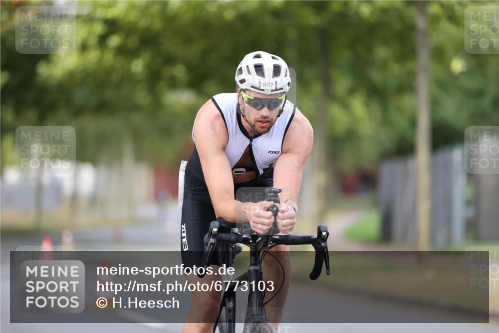 11.08.2024 - GEWOBA Citytriathlon Bremen H.Heesch http://msf.ph/oto/6773103 11.08.2024 11:39:54 Radfahren 744, 807, 820, 878 meine-sportfotos.de