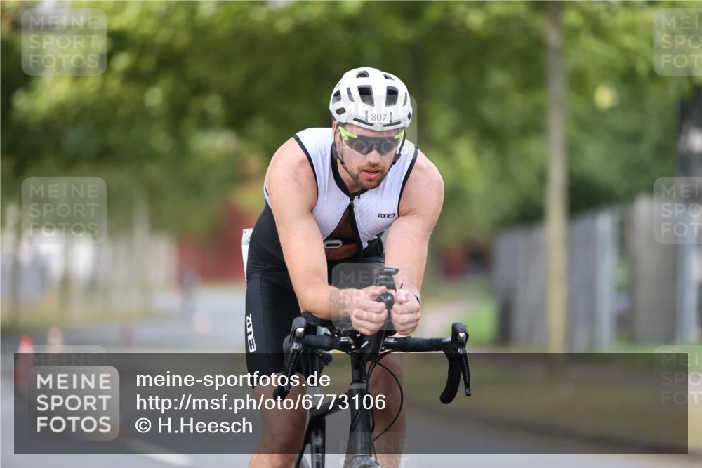 11.08.2024 - GEWOBA Citytriathlon Bremen H.Heesch http://msf.ph/oto/6773106 11.08.2024 11:39:54 Radfahren 744, 807, 820, 878 meine-sportfotos.de