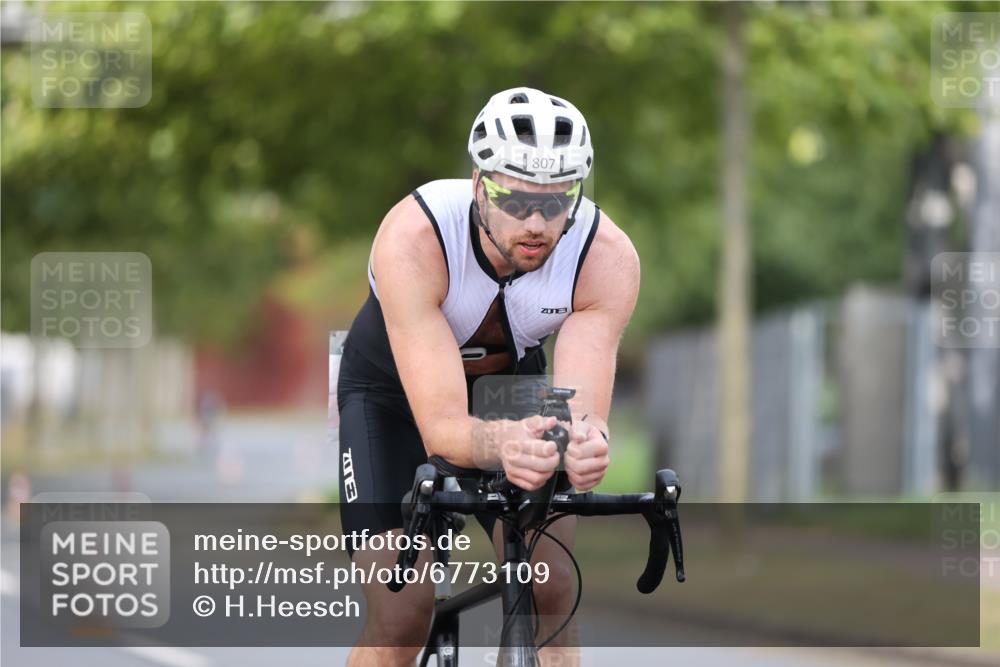 11.08.2024 - GEWOBA Citytriathlon Bremen H.Heesch http://msf.ph/oto/6773109 11.08.2024 11:39:54 Radfahren 744, 807, 820, 878 meine-sportfotos.de