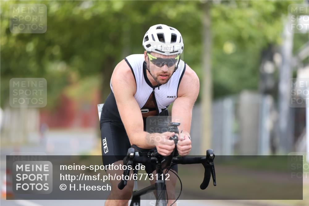 11.08.2024 - GEWOBA Citytriathlon Bremen H.Heesch http://msf.ph/oto/6773112 11.08.2024 11:39:54 Radfahren 744, 807, 820, 878 meine-sportfotos.de
