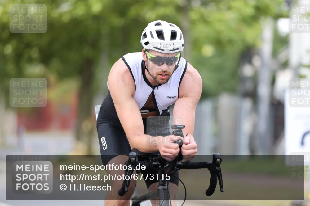 11.08.2024 - GEWOBA Citytriathlon Bremen H.Heesch http://msf.ph/oto/6773115 11.08.2024 11:39:54 Radfahren 744, 807, 820, 878 meine-sportfotos.de