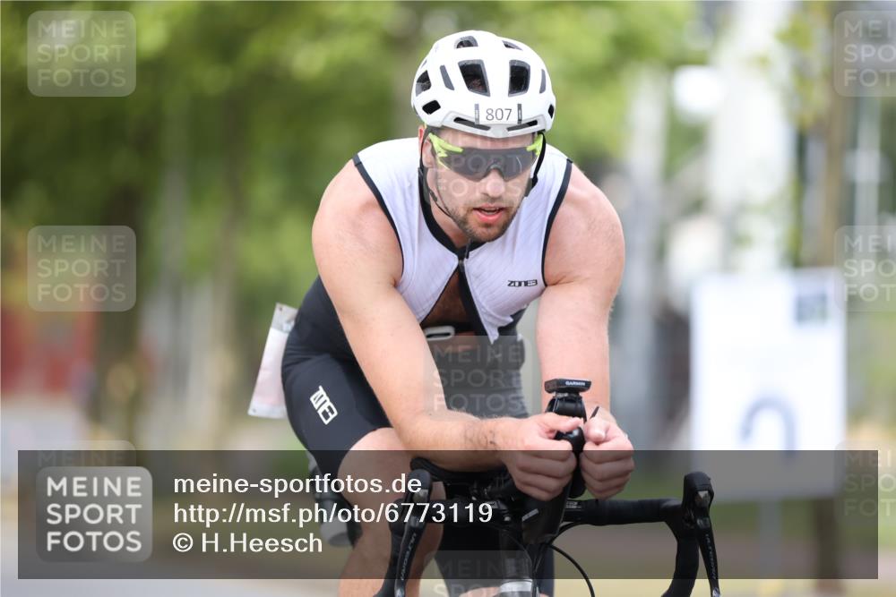 11.08.2024 - GEWOBA Citytriathlon Bremen H.Heesch http://msf.ph/oto/6773119 11.08.2024 11:39:54 Radfahren 744, 807, 820, 878 meine-sportfotos.de