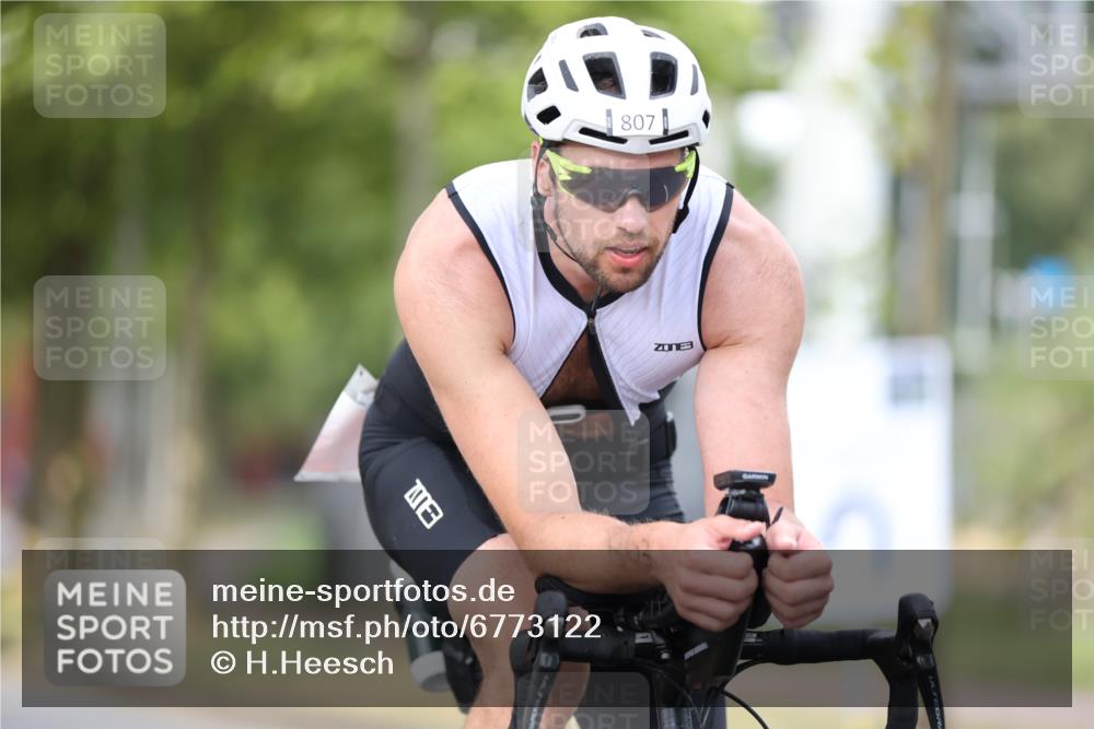 11.08.2024 - GEWOBA Citytriathlon Bremen H.Heesch http://msf.ph/oto/6773122 11.08.2024 11:39:55 Radfahren 744, 807, 820, 878 meine-sportfotos.de