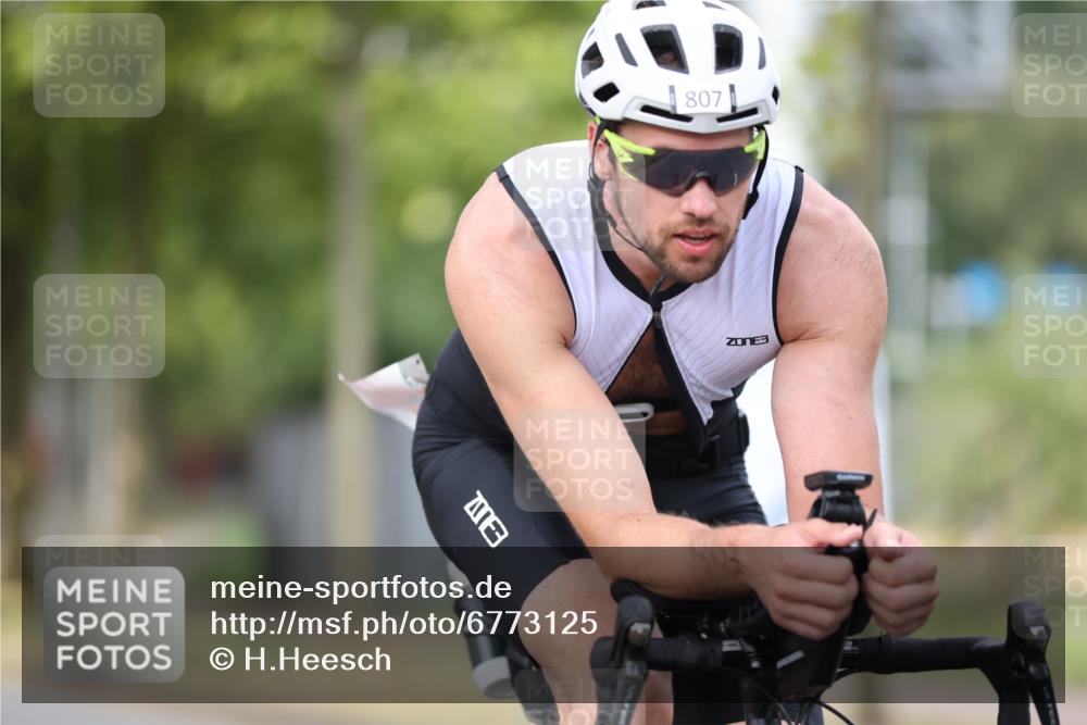 11.08.2024 - GEWOBA Citytriathlon Bremen H.Heesch http://msf.ph/oto/6773125 11.08.2024 11:39:55 Radfahren 744, 807, 820, 878 meine-sportfotos.de