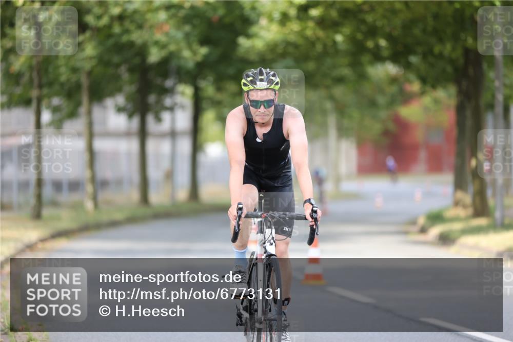 11.08.2024 - GEWOBA Citytriathlon Bremen H.Heesch http://msf.ph/oto/6773131 11.08.2024 11:39:56 Radfahren 744, 807, 820, 878 meine-sportfotos.de