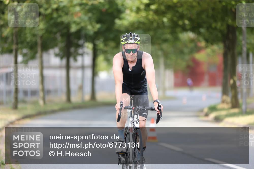 11.08.2024 - GEWOBA Citytriathlon Bremen H.Heesch http://msf.ph/oto/6773134 11.08.2024 11:39:56 Radfahren 744, 807, 820, 878 meine-sportfotos.de