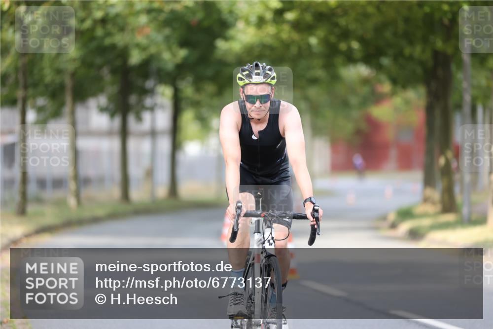 11.08.2024 - GEWOBA Citytriathlon Bremen H.Heesch http://msf.ph/oto/6773137 11.08.2024 11:39:56 Radfahren 744, 807, 820, 878 meine-sportfotos.de
