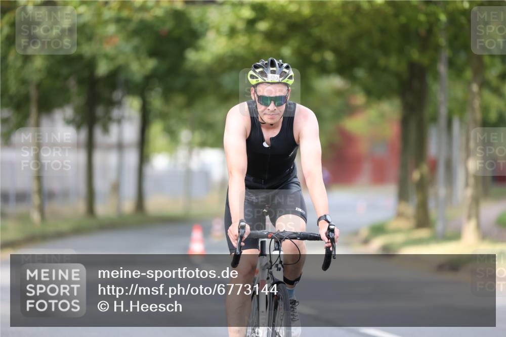 11.08.2024 - GEWOBA Citytriathlon Bremen H.Heesch http://msf.ph/oto/6773144 11.08.2024 11:39:56 Radfahren 744, 807, 820, 878 meine-sportfotos.de