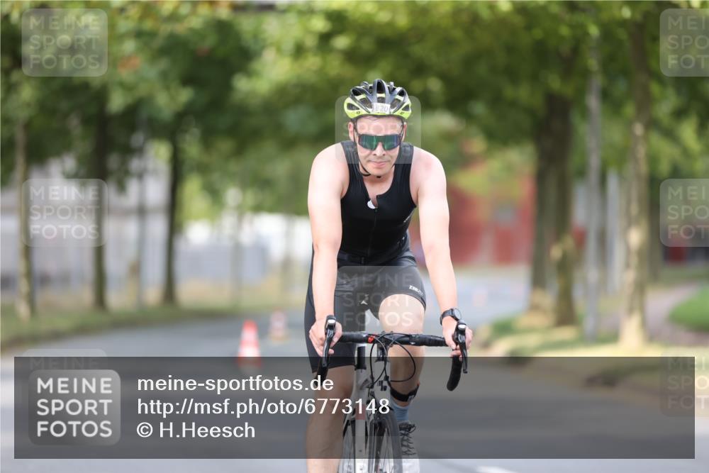 11.08.2024 - GEWOBA Citytriathlon Bremen H.Heesch http://msf.ph/oto/6773148 11.08.2024 11:39:56 Radfahren 744, 807, 820, 878 meine-sportfotos.de