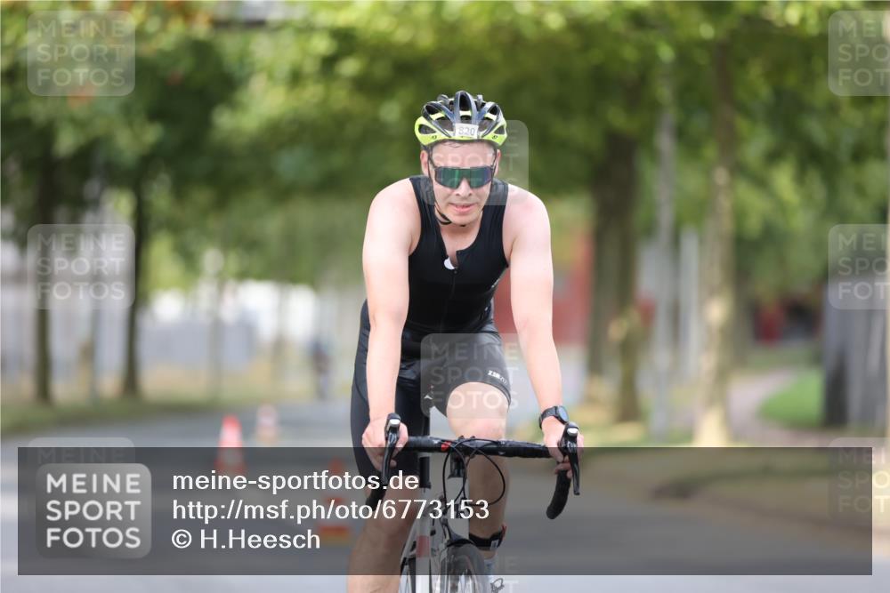 11.08.2024 - GEWOBA Citytriathlon Bremen H.Heesch http://msf.ph/oto/6773153 11.08.2024 11:39:57 Radfahren 744, 807, 820, 878 meine-sportfotos.de