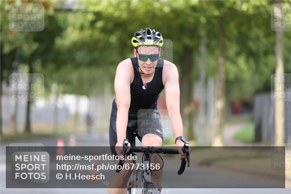11.08.2024 - GEWOBA Citytriathlon Bremen H.Heesch http://msf.ph/oto/6773156 11.08.2024 11:39:57 Radfahren 744, 807, 820, 878 meine-sportfotos.de