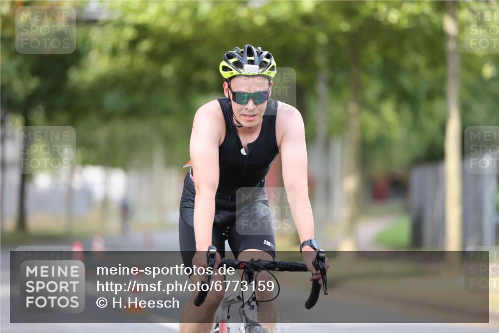 11.08.2024 - GEWOBA Citytriathlon Bremen H.Heesch http://msf.ph/oto/6773159 11.08.2024 11:39:57 Radfahren 744, 807, 820, 878 meine-sportfotos.de