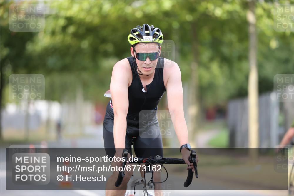 11.08.2024 - GEWOBA Citytriathlon Bremen H.Heesch http://msf.ph/oto/6773162 11.08.2024 11:39:57 Radfahren 744, 807, 820, 878 meine-sportfotos.de