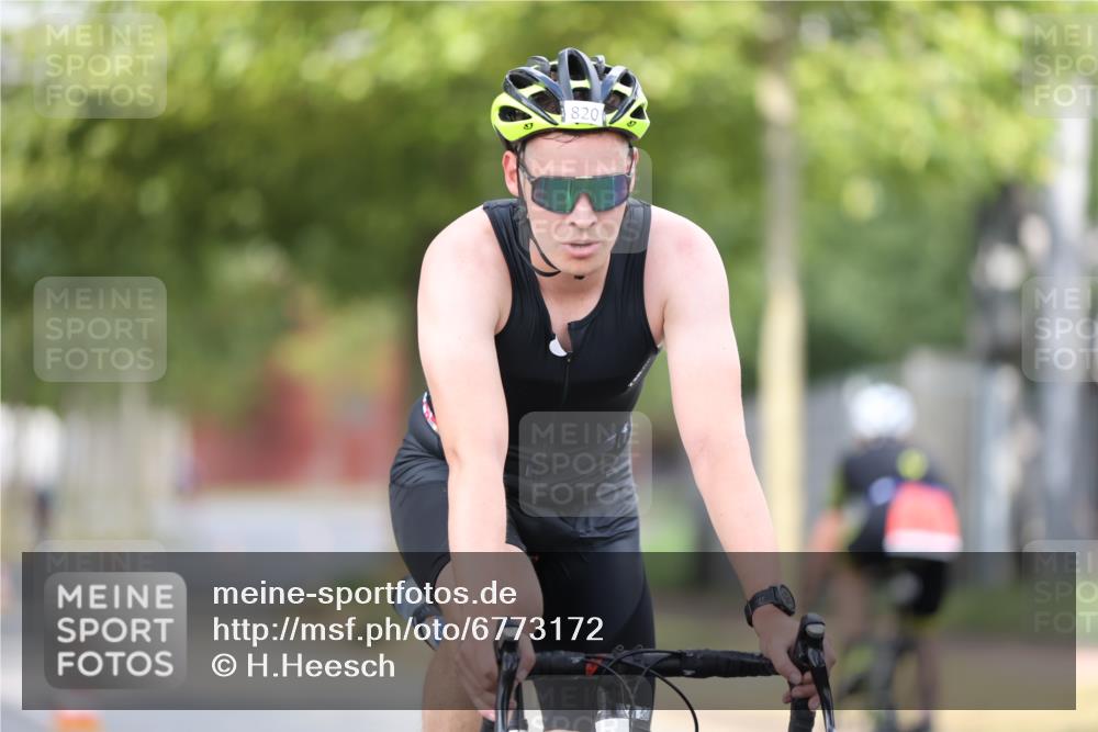 11.08.2024 - GEWOBA Citytriathlon Bremen H.Heesch http://msf.ph/oto/6773172 11.08.2024 11:39:57 Radfahren 744, 807, 820, 878 meine-sportfotos.de