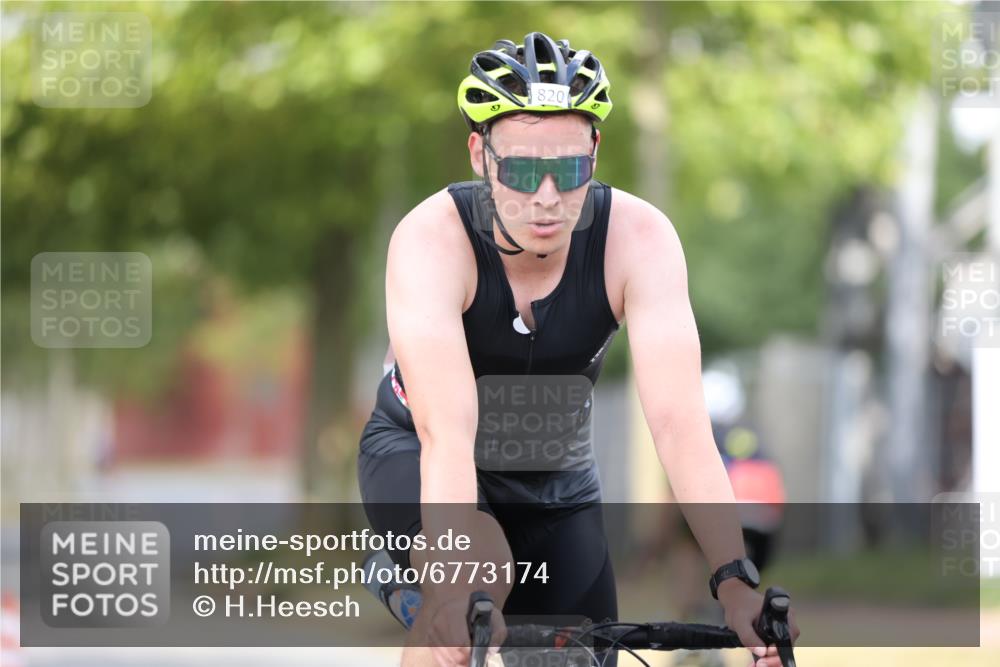 11.08.2024 - GEWOBA Citytriathlon Bremen H.Heesch http://msf.ph/oto/6773174 11.08.2024 11:39:57 Radfahren 744, 807, 820, 878 meine-sportfotos.de