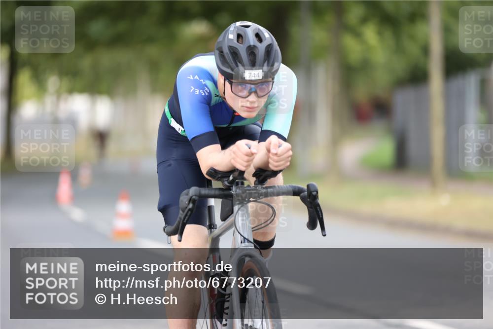 11.08.2024 - GEWOBA Citytriathlon Bremen H.Heesch http://msf.ph/oto/6773207 11.08.2024 11:40:06 Radfahren 744, 807, 820, 858 meine-sportfotos.de