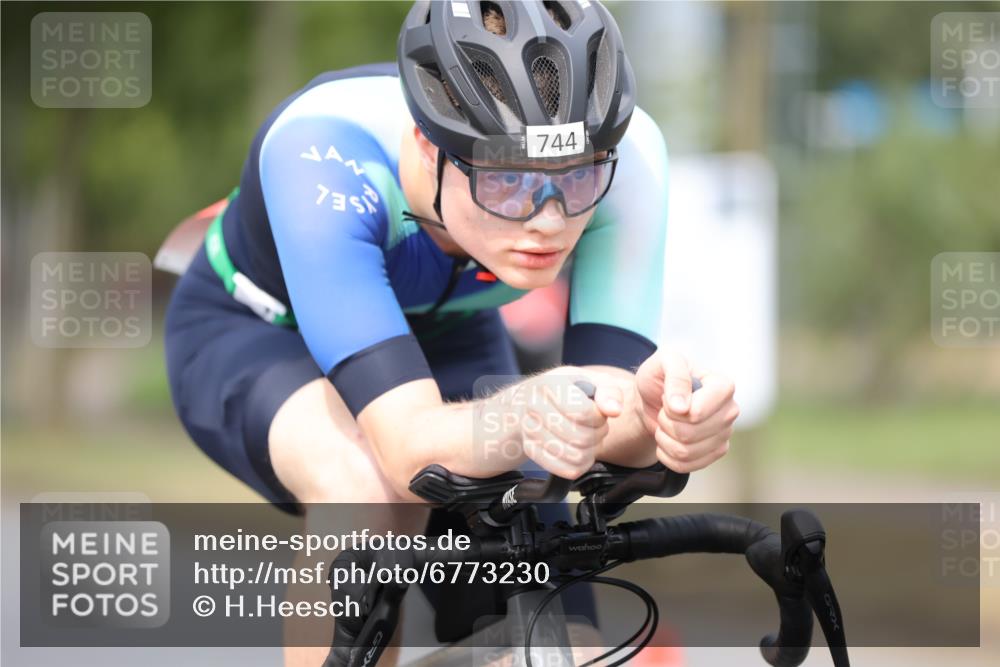 11.08.2024 - GEWOBA Citytriathlon Bremen H.Heesch http://msf.ph/oto/6773230 11.08.2024 11:40:06 Radfahren 744, 807, 820, 858 meine-sportfotos.de