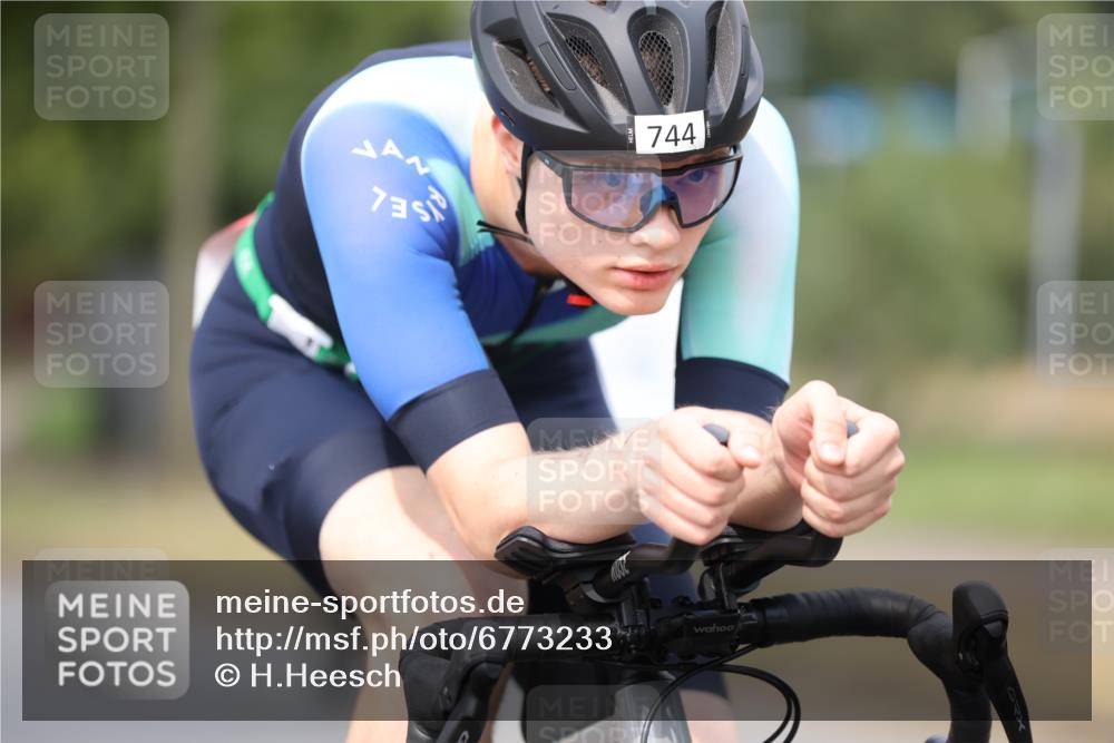 11.08.2024 - GEWOBA Citytriathlon Bremen H.Heesch http://msf.ph/oto/6773233 11.08.2024 11:40:06 Radfahren 744, 807, 820, 858 meine-sportfotos.de