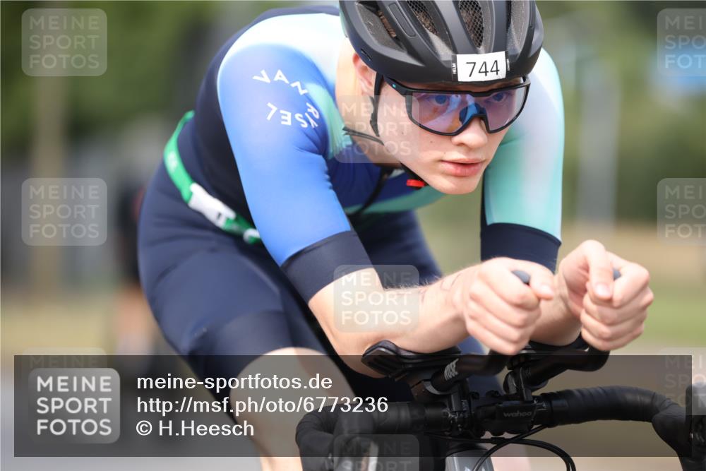 11.08.2024 - GEWOBA Citytriathlon Bremen H.Heesch http://msf.ph/oto/6773236 11.08.2024 11:40:06 Radfahren 744, 807, 820, 858 meine-sportfotos.de