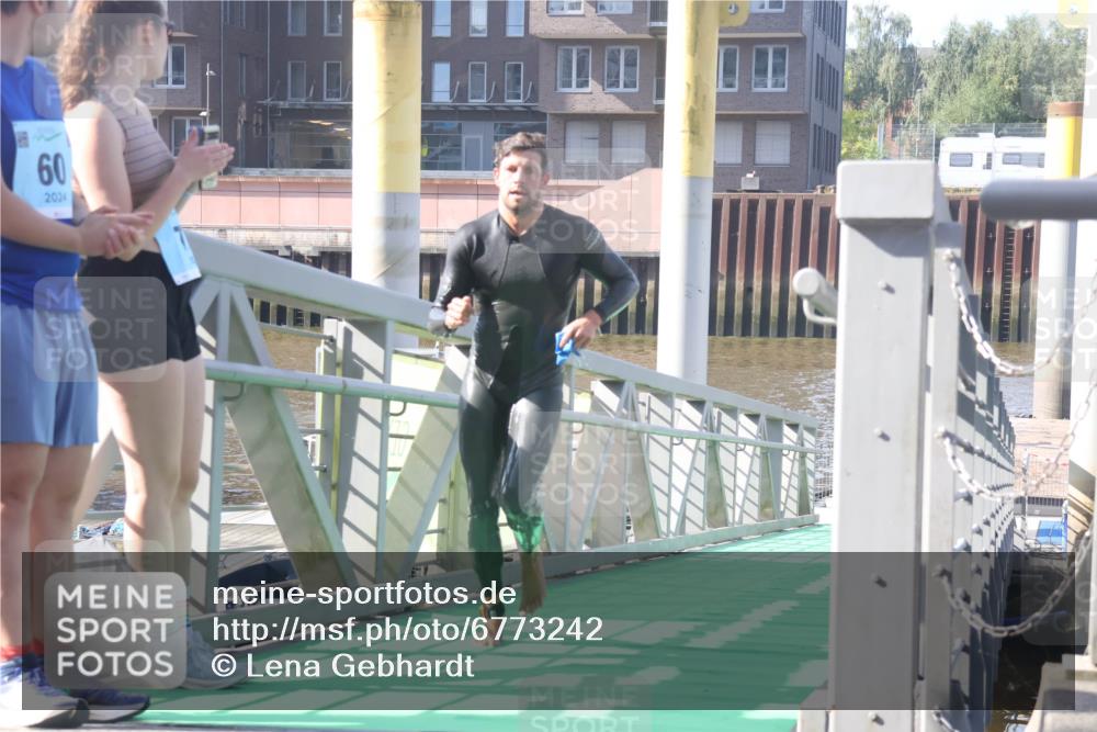 11.08.2024 - GEWOBA Citytriathlon Bremen Lena Gebhardt http://msf.ph/oto/6773242 11.08.2024 10:06:36 Schwimmen 46, 72, 105 meine-sportfotos.de