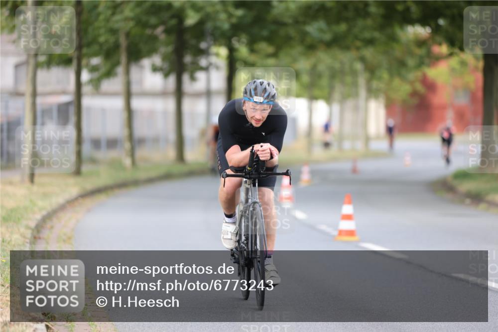 11.08.2024 - GEWOBA Citytriathlon Bremen H.Heesch http://msf.ph/oto/6773243 11.08.2024 11:40:14 Radfahren 744, 754, 767, 858 meine-sportfotos.de