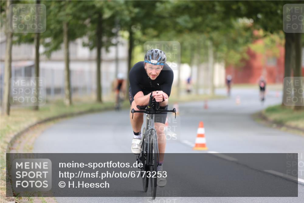 11.08.2024 - GEWOBA Citytriathlon Bremen H.Heesch http://msf.ph/oto/6773253 11.08.2024 11:40:14 Radfahren 744, 754, 767, 858 meine-sportfotos.de
