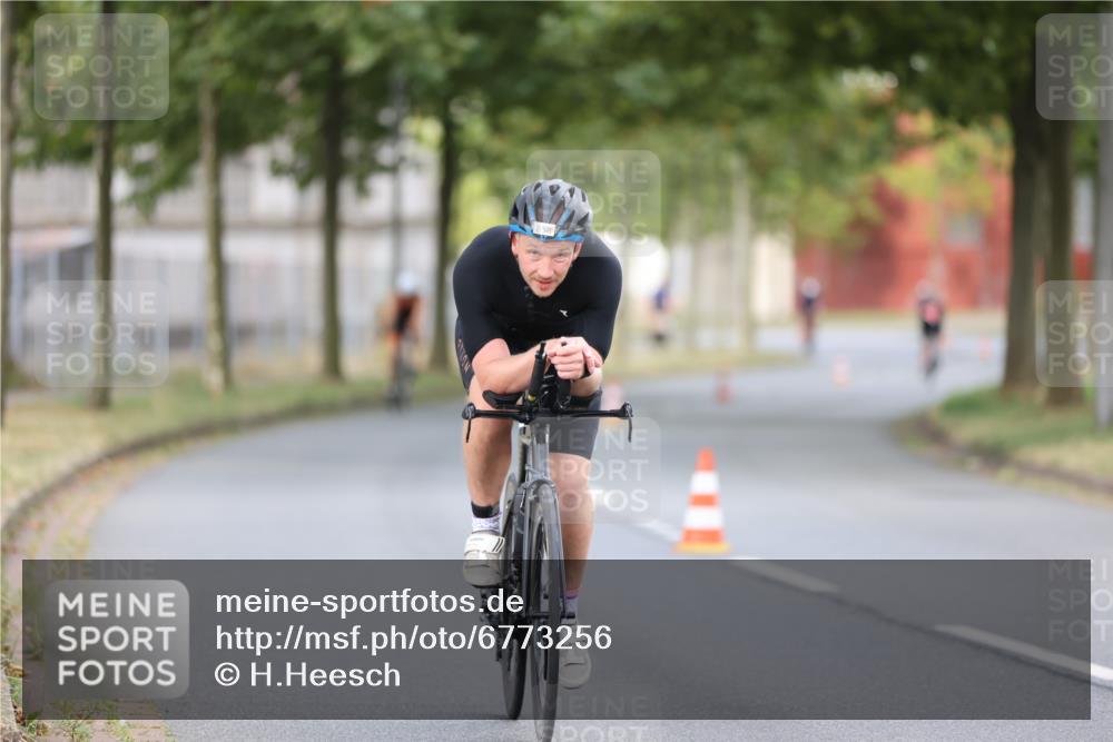 11.08.2024 - GEWOBA Citytriathlon Bremen H.Heesch http://msf.ph/oto/6773256 11.08.2024 11:40:14 Radfahren 744, 754, 767, 858 meine-sportfotos.de