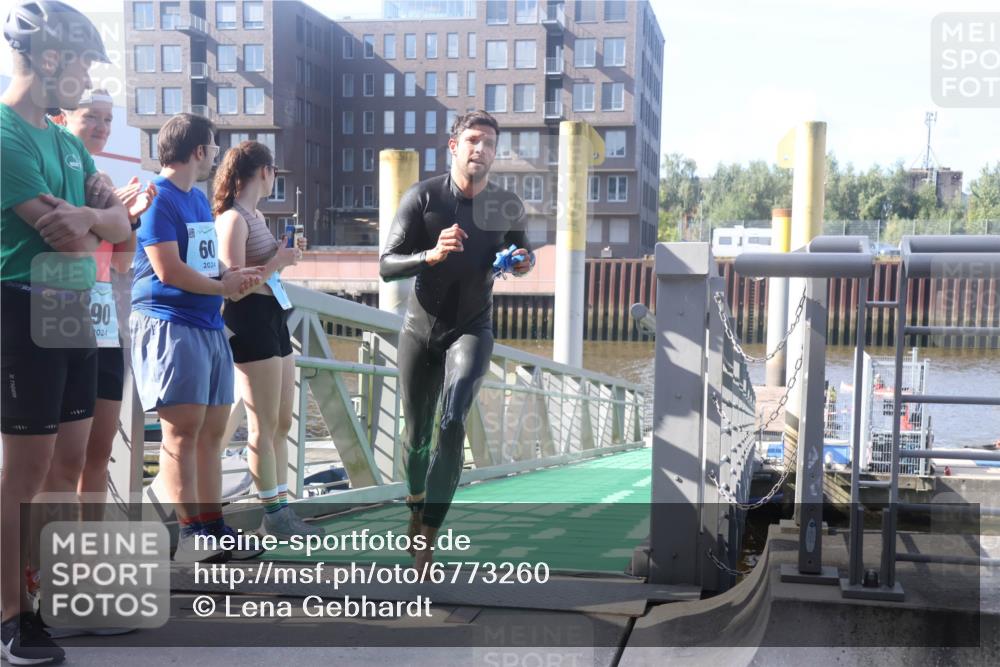 11.08.2024 - GEWOBA Citytriathlon Bremen Lena Gebhardt http://msf.ph/oto/6773260 11.08.2024 10:06:37 Schwimmen 46, 72, 105 meine-sportfotos.de