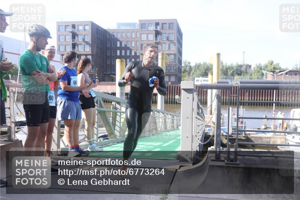 11.08.2024 - GEWOBA Citytriathlon Bremen Lena Gebhardt http://msf.ph/oto/6773264 11.08.2024 10:06:37 Schwimmen 46, 72, 105 meine-sportfotos.de