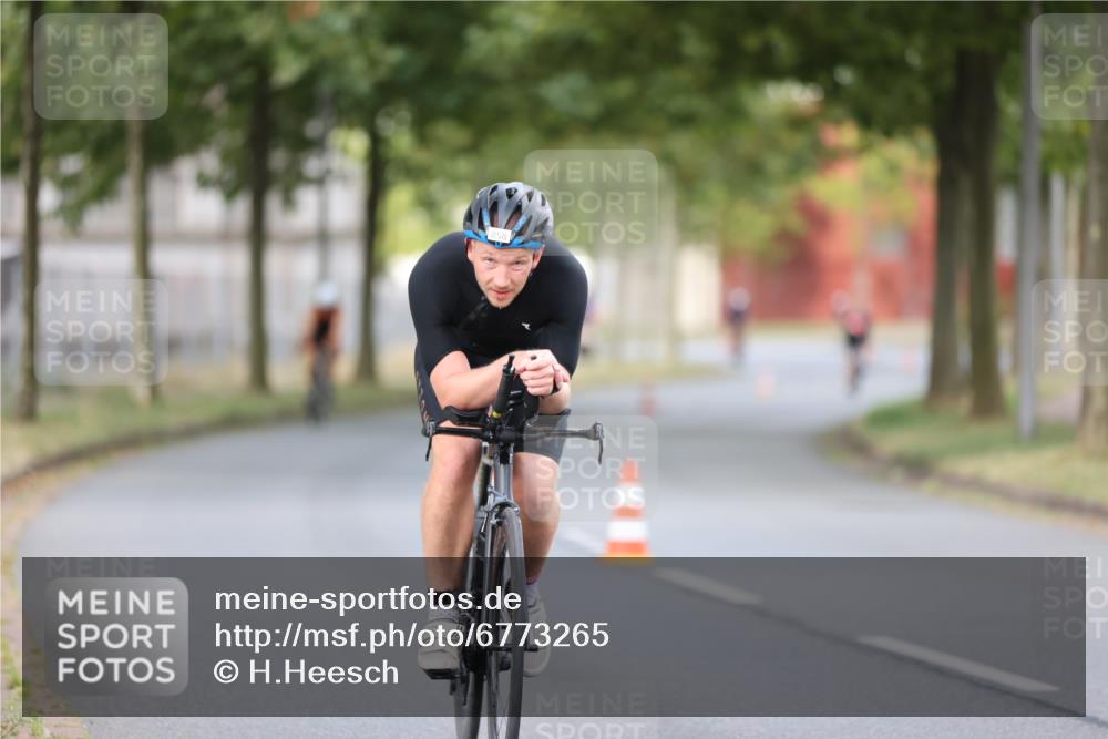 11.08.2024 - GEWOBA Citytriathlon Bremen H.Heesch http://msf.ph/oto/6773265 11.08.2024 11:40:14 Radfahren 744, 754, 767, 858 meine-sportfotos.de