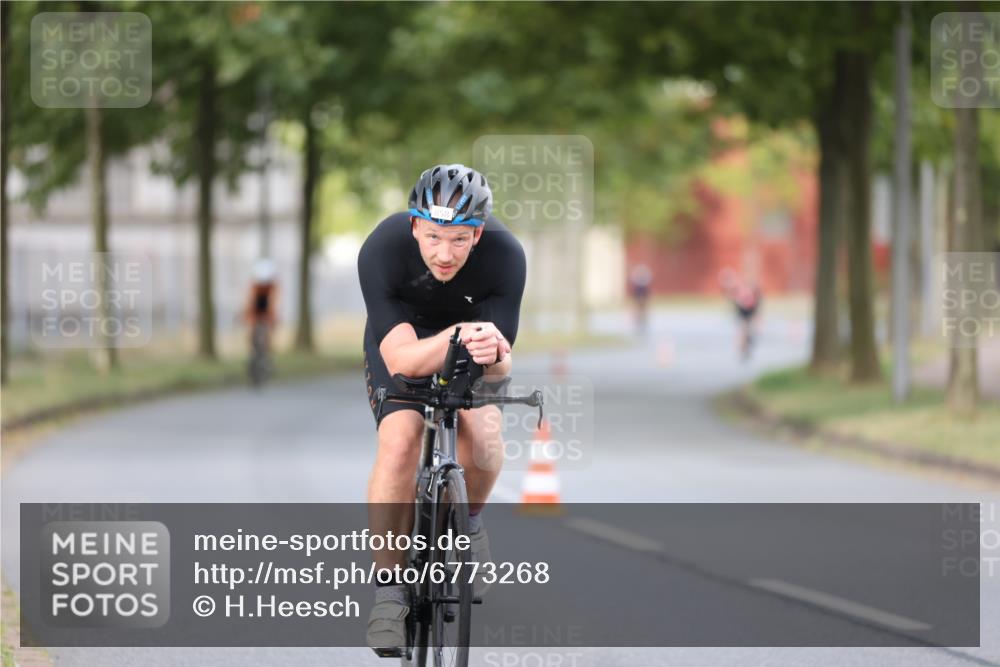 11.08.2024 - GEWOBA Citytriathlon Bremen H.Heesch http://msf.ph/oto/6773268 11.08.2024 11:40:14 Radfahren 744, 754, 767, 858 meine-sportfotos.de
