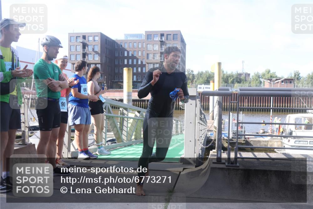11.08.2024 - GEWOBA Citytriathlon Bremen Lena Gebhardt http://msf.ph/oto/6773271 11.08.2024 10:06:37 Schwimmen 46, 72, 105 meine-sportfotos.de