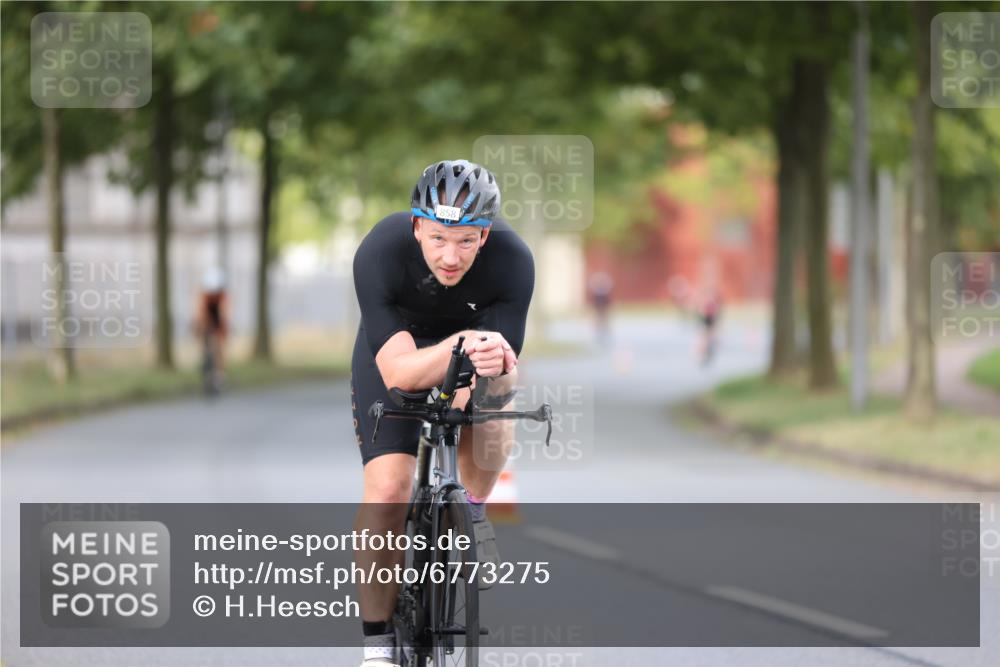 11.08.2024 - GEWOBA Citytriathlon Bremen H.Heesch http://msf.ph/oto/6773275 11.08.2024 11:40:14 Radfahren 744, 754, 767, 858 meine-sportfotos.de