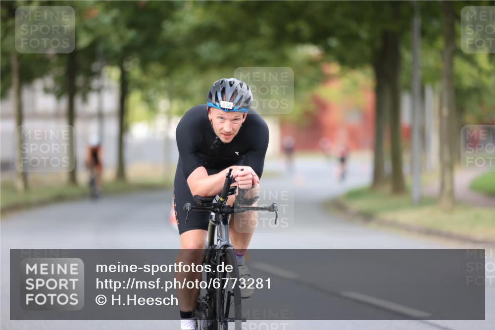 11.08.2024 - GEWOBA Citytriathlon Bremen H.Heesch http://msf.ph/oto/6773281 11.08.2024 11:40:14 Radfahren 744, 754, 767, 858 meine-sportfotos.de